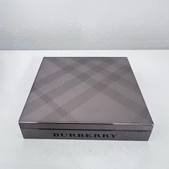 Burberry Silk and Bloom Limited Edition Blush - Picture 3 of 4